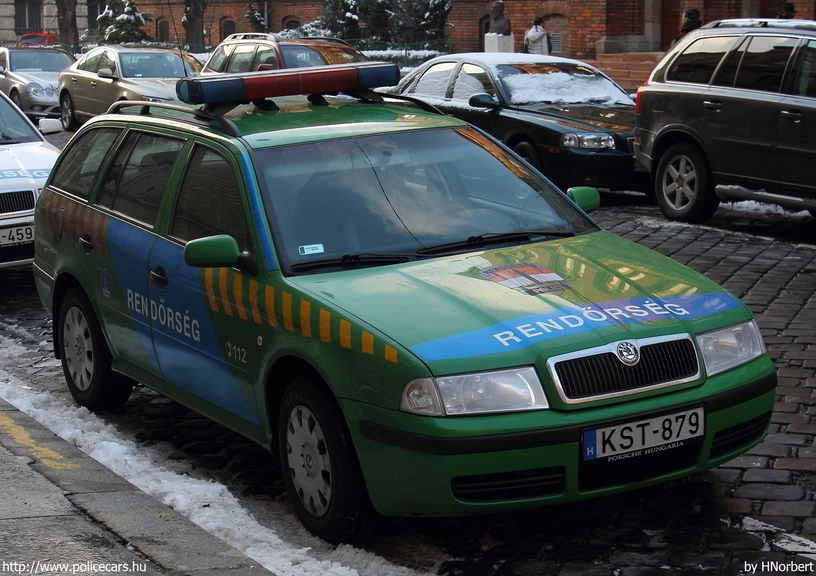 Skoda Octavia, fotó: HNorbert
Keywords: rendőr rendőrautó rendőrség magyar Magyarország KST-879 Hungary hungarian police policecar