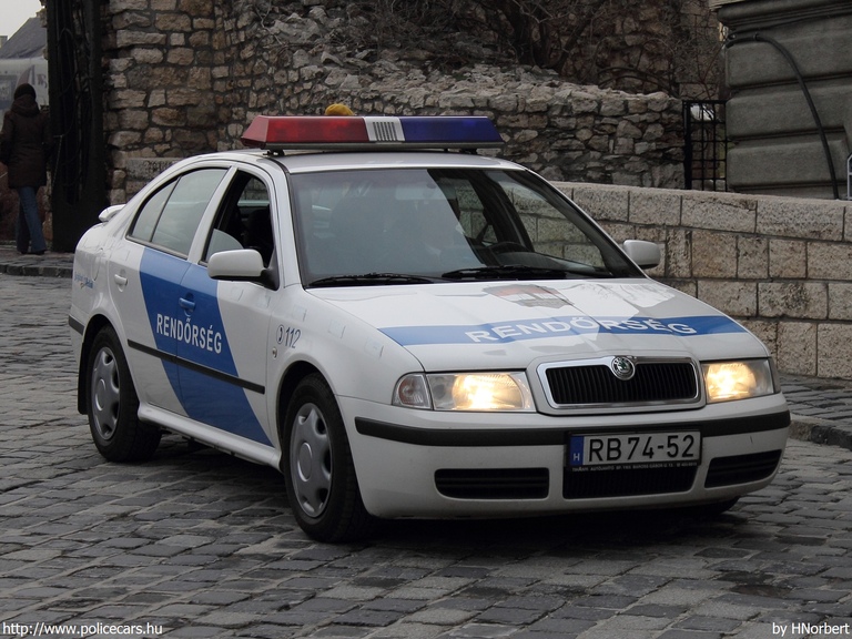 Skoda Octavia, fotó: HNorbert
Keywords: rendőr rendőrautó rendőrség magyar Magyarország RB74-52 Hungary hungarian police policecar
