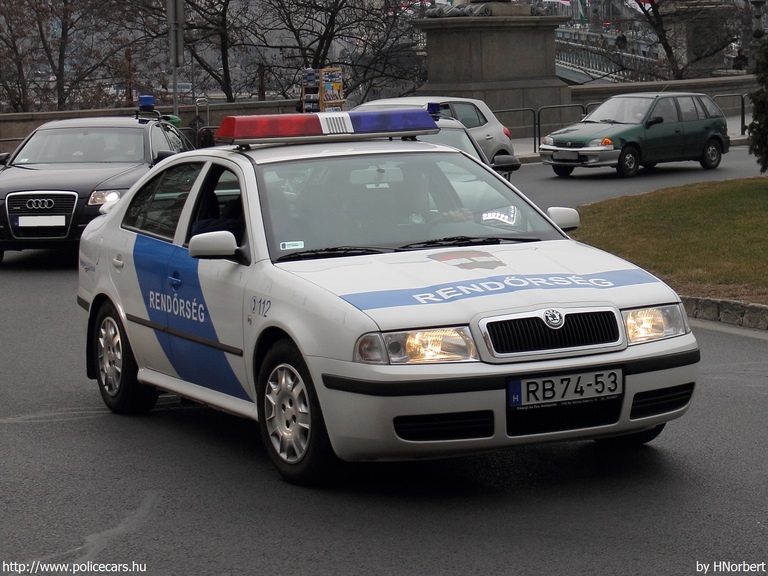 Skoda Octavia, fotó: HNorbert
Keywords: rendőr rendőrautó rendőrség magyar Magyarország RB74-53 Hungary hungarian police policecar