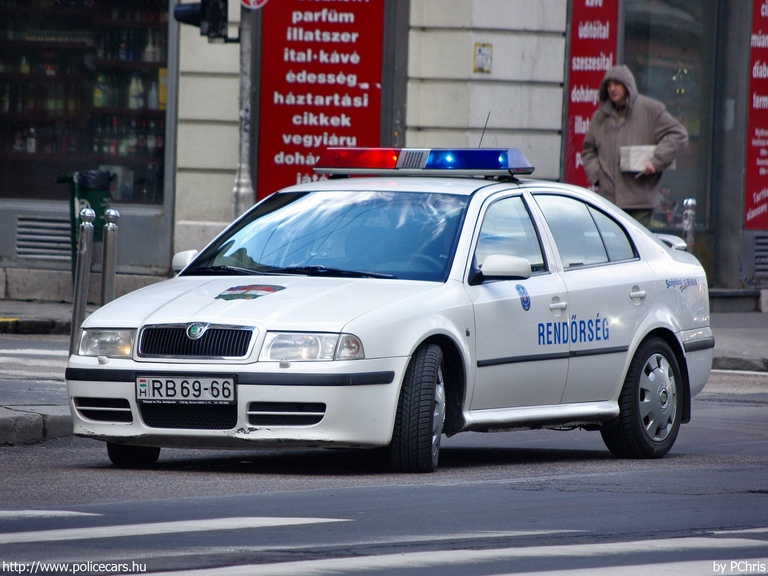 Skoda Octavia RS, fotó: PChris
Keywords: rendőr rendőrautó rendőrség magyar Magyarország RB69-66 Hungary hungarian police policecar