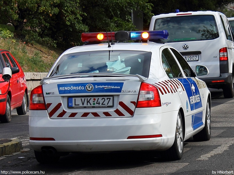 Skoda Octavia II vRS facelift, fotó: HNorbert
Keywords: rendőr rendőrautó rendőrség magyar Magyarország LVK-427 Hungary hungarian police policecar