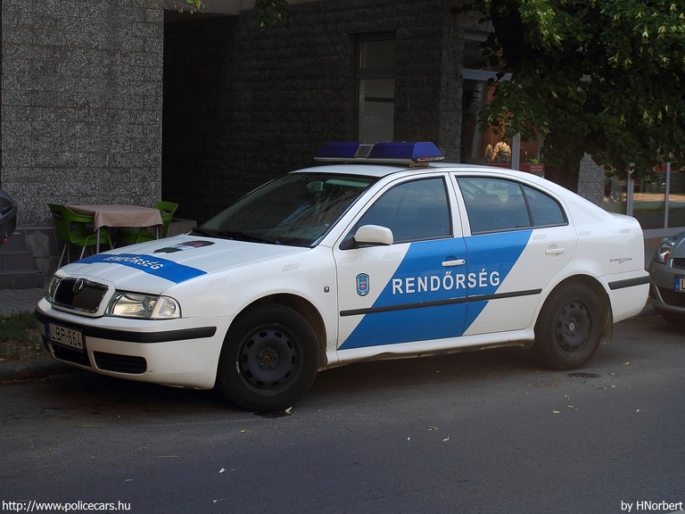 Skoda Octavia, fotó: HNorbert
Keywords: rendőr rendőrautó rendőrség magyar Magyarország LBP-584 Hungary hungarian police policecar