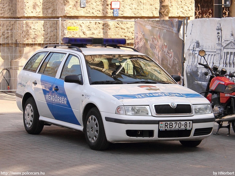 Skoda Octavia, fotó: HNorbert
Keywords: rendőrautó rendőrség rendőr magyar Magyarország RB70-81 Hungary hungarian police policecar