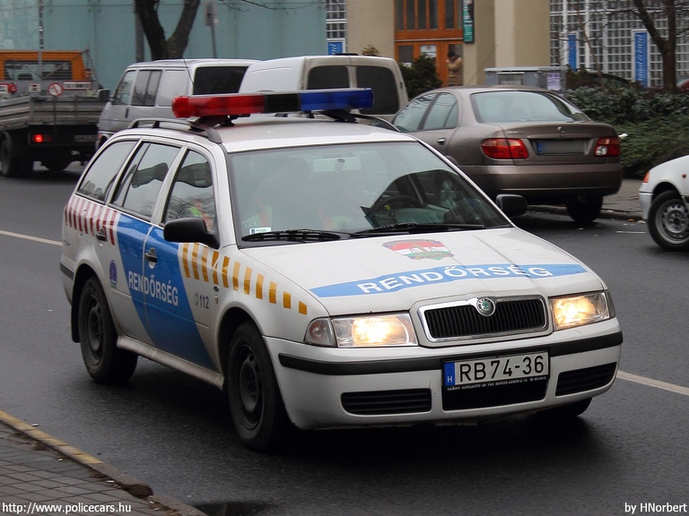 Skoda Octavia, fotó: HNorbert
Keywords: rendőrautó rendőrség rendőr magyar Magyarország RB74-36 Hungary hungarian police policecar