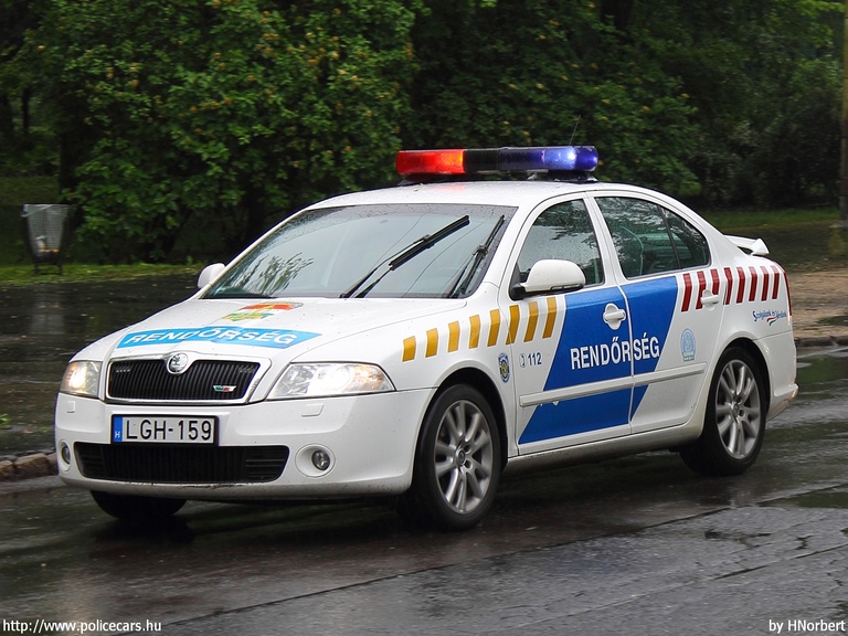 Skoda Octavia II RS, fotó: HNorbert
Keywords: rendőr rendőrautó rendőrség magyar Magyarország LGH-159 Hungary hungarian police policecar