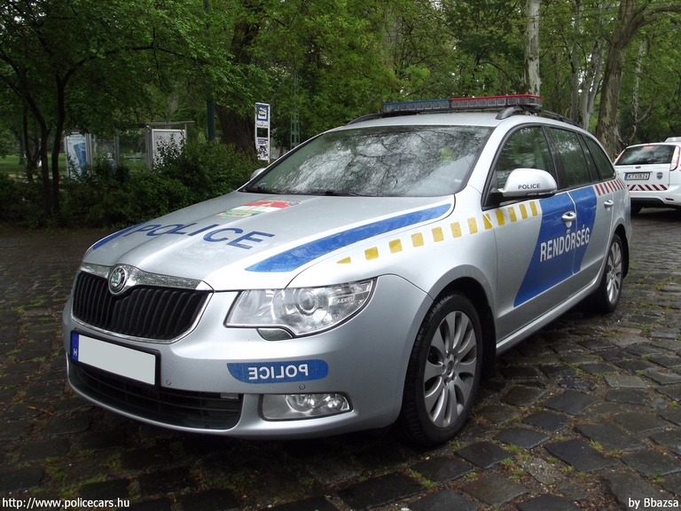 Skoda Superb, fotó: Bbazsa
Keywords: rendőrautó rendőrség rendőr magyar Magyarország Hungary hungarian police policecar