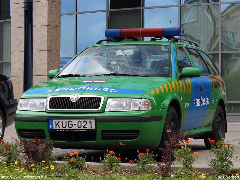 Skoda Octavia Combi Tour 1.9 PD TDI, fotó: HNorbert
Keywords: rendőrautó rendőrség rendőr magyar Magyarország KUG-021 Hungary hungarian police policecar