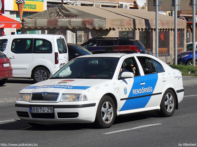 Skoda Octavia, fotó: HNorbert
Keywords: rendőrautó rendőrség rendőr magyar Magyarország RB74-26 Hungary hungarian police policecar