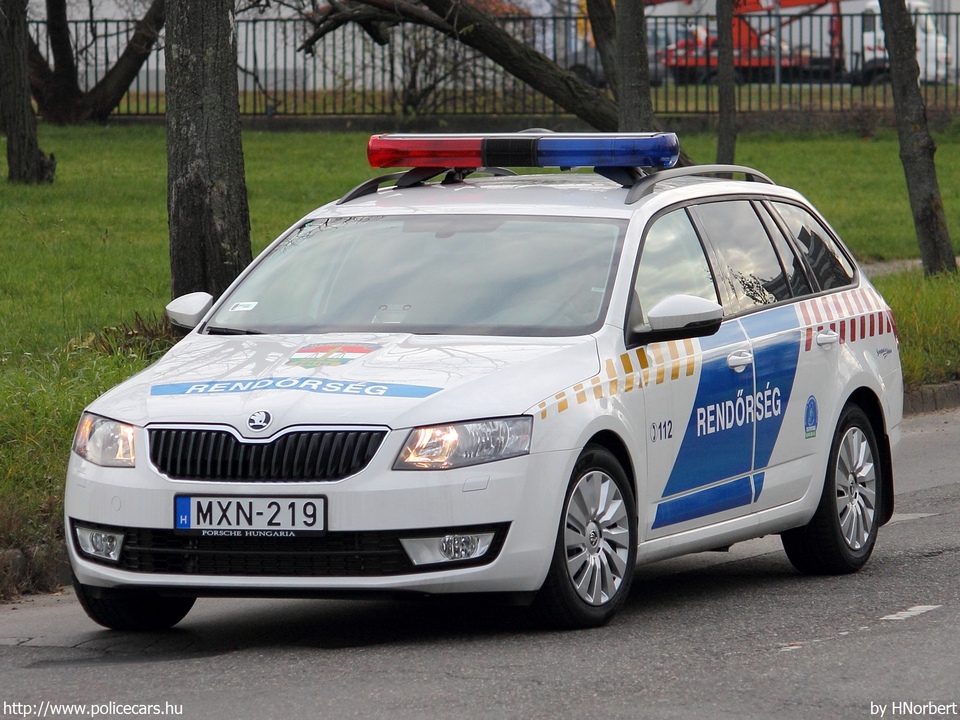 Skoda Octavia III Combi 1.4 TSI, fotó: HNorbert
Keywords: rendőr rendőrautó rendőrség magyar Magyarország MXN-219 Hungary hungarian police policecar