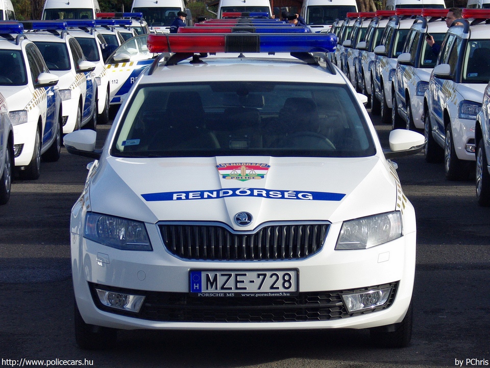 Skoda Octavia III Combi 1.4 TSI, fotó: PChris
Keywords: rendőr rendőrautó rendőrség magyar Magyarország MZE-728 Hungary hungarian police policecar