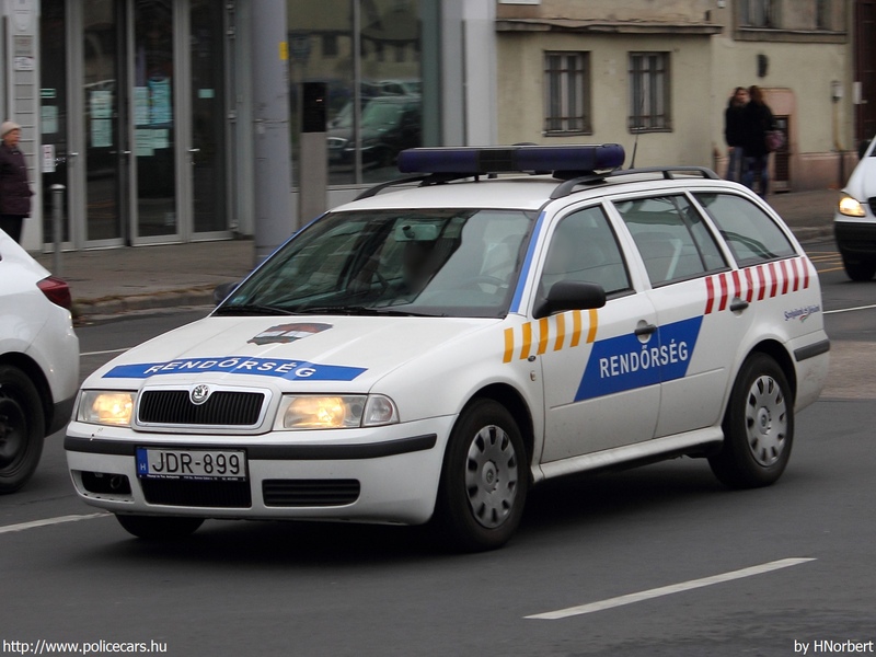 Skoda Octavia, fotó: HNorbert
Keywords: rendőrség rendőr rendőrautó magyar Magyarország JDR-899 Hungary hungarian police policecar