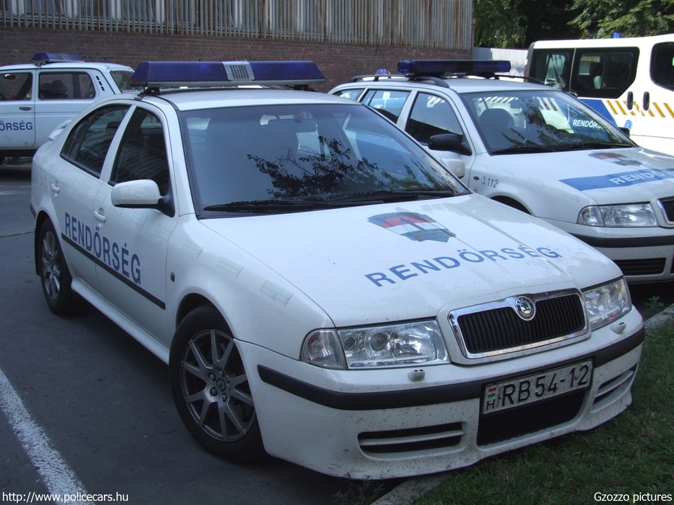 Skoda Octavia RS, fotó: Gzozzo pictures
Keywords: rendőrség rendőr rendőrautó magyar Magyarország RB54-12 Hungary hungarian police policecar