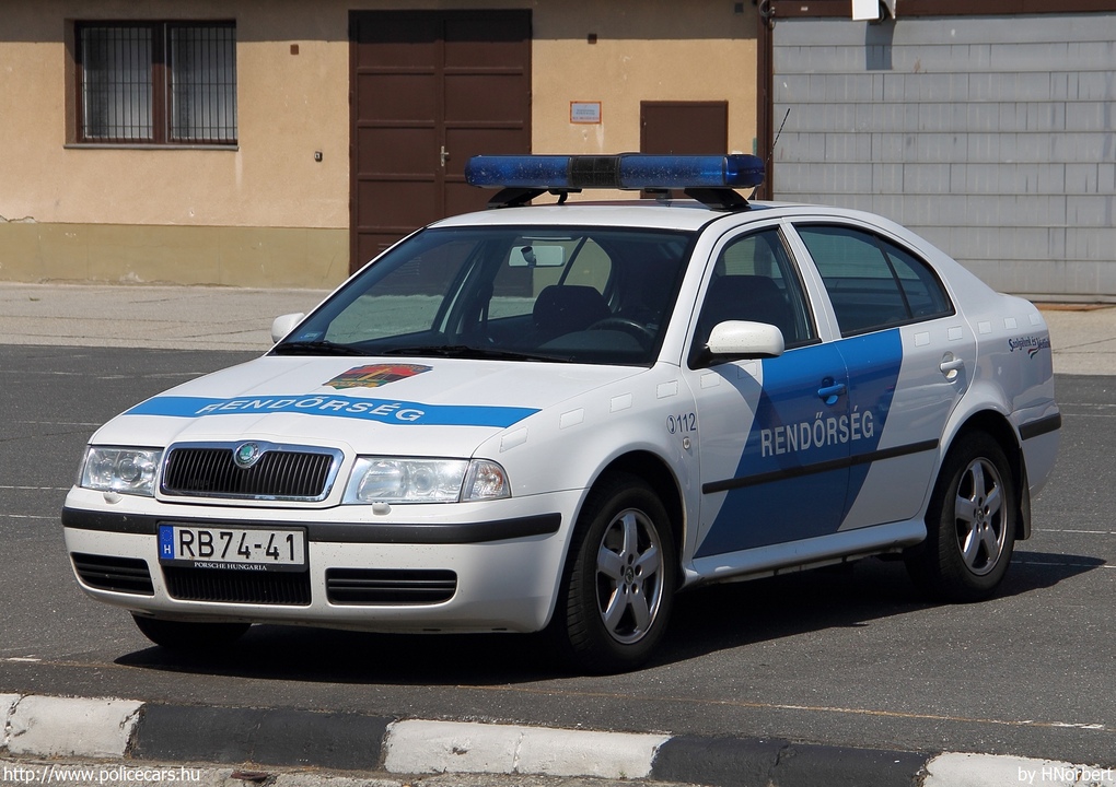 Skoda Octavia, fotó: HNorbert
Keywords: rendőr rendőrautó rendőrség magyar Magyarország Hungary hungarian police policecar rb74-41