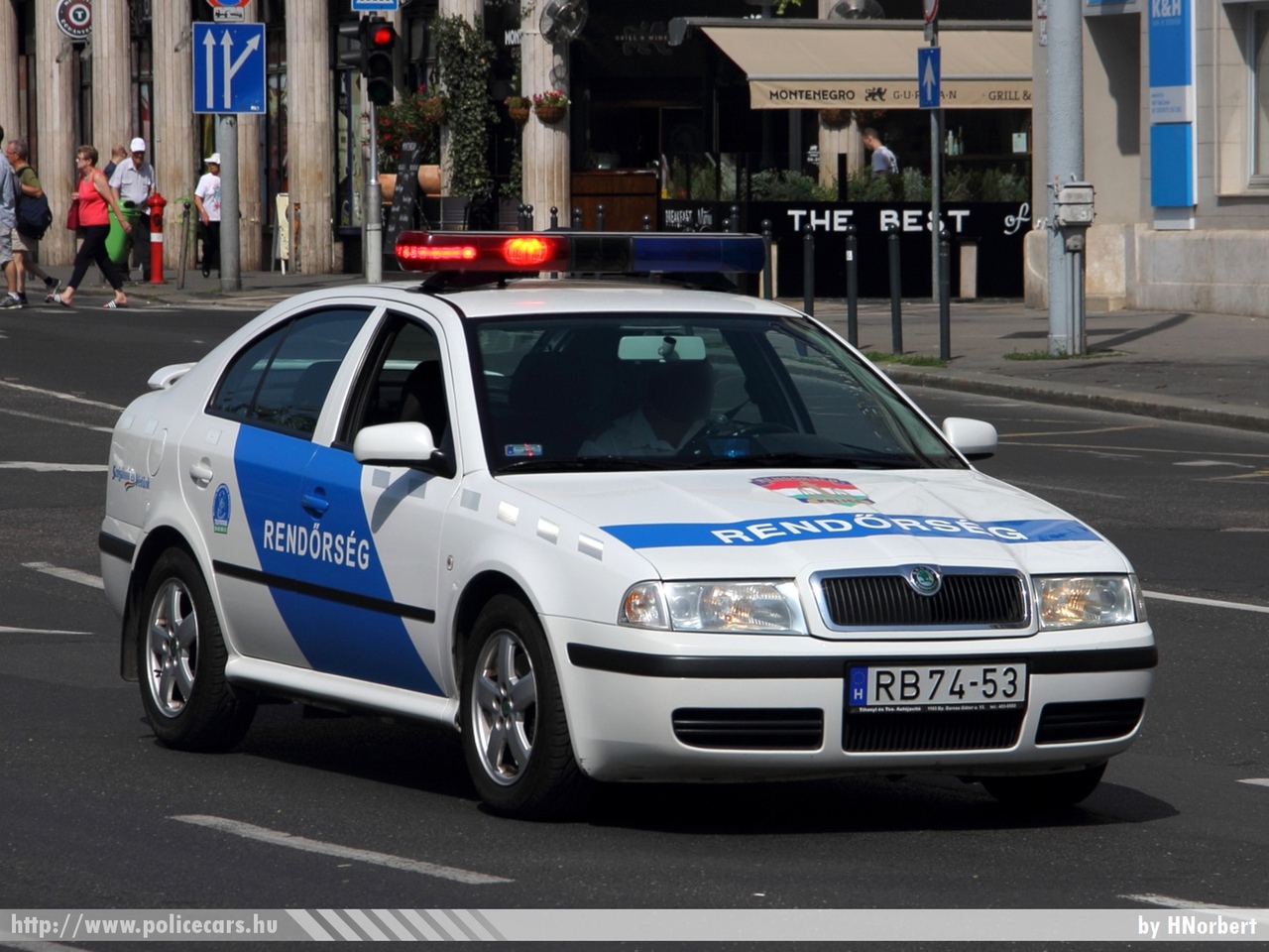 Skoda Octavia, fotó: HNorbert
Keywords: rendőr rendőrautó rendőrség magyar Magyarország hungarian Hungary police policecar RB74-53