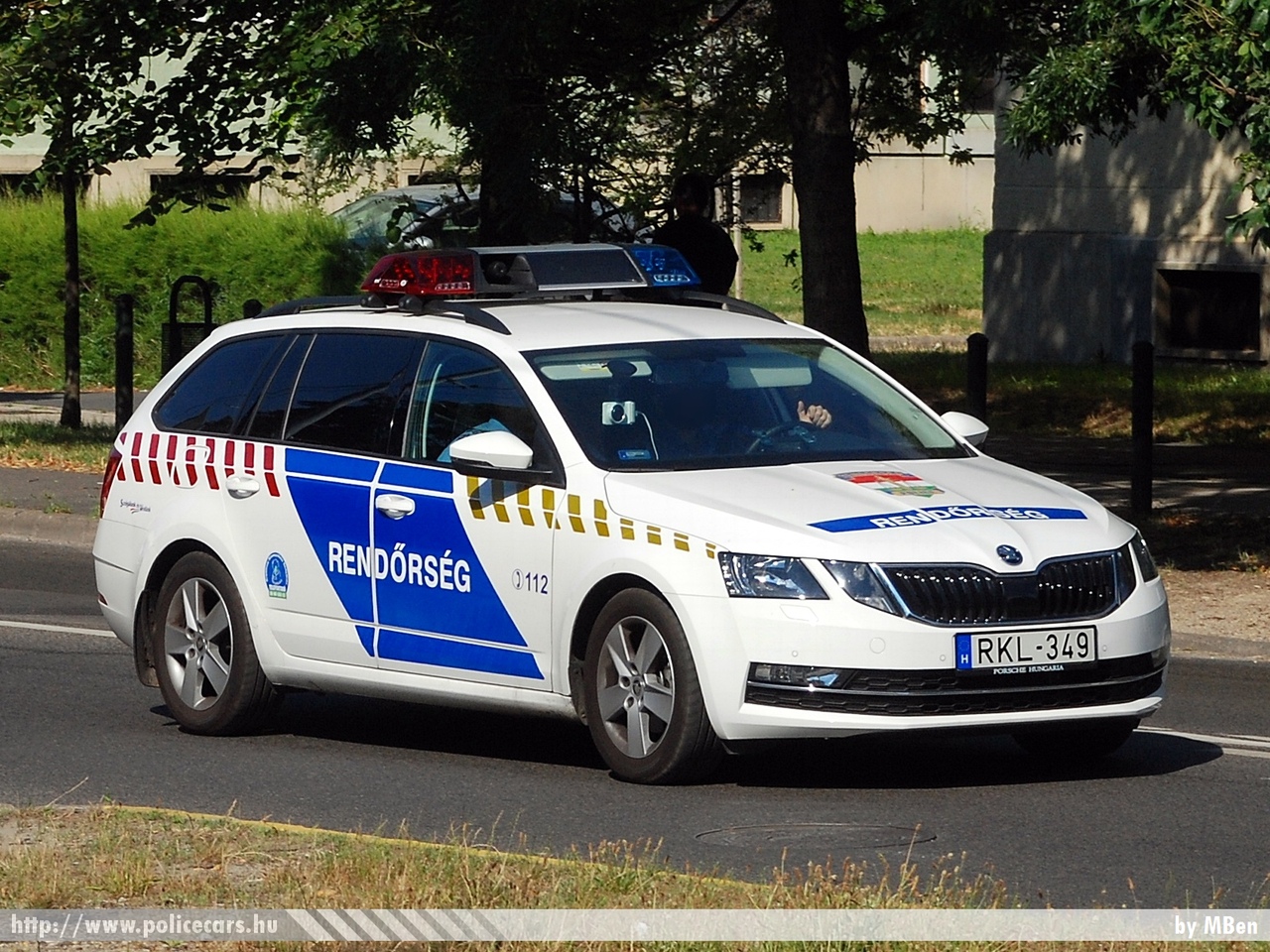 Skoda Octavia III Combi facelift, fotó: MBen
Keywords: rendőr rendőrautó rendőrség magyar Magyarország hungarian Hungary police policecar RKL-349