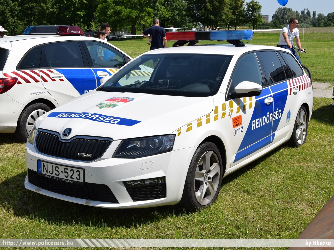Skoda Octavia III Combi RS 2.0 TSI DSG, fotó: Bbazsa
Keywords: rendőr rendőrautó rendőrség magyar Magyarország hungarian Hungary police policecar NJS-523