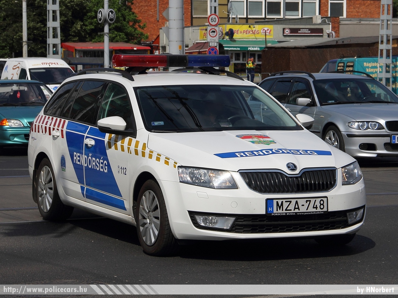Skoda Octavia III Combi 1.4 TSI, fotó: HNorbert
Keywords: rendőr rendőrautó rendőrség magyar Magyarország hungarian Hungary police policecar MZA-748