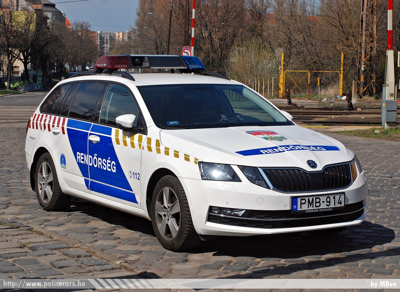 Skoda Octavia III Combi facelift, fotó: MBen
Keywords: rendőr rendőrautó rendőrség magyar Magyarország hungarian Hungary police policecar PMB-914