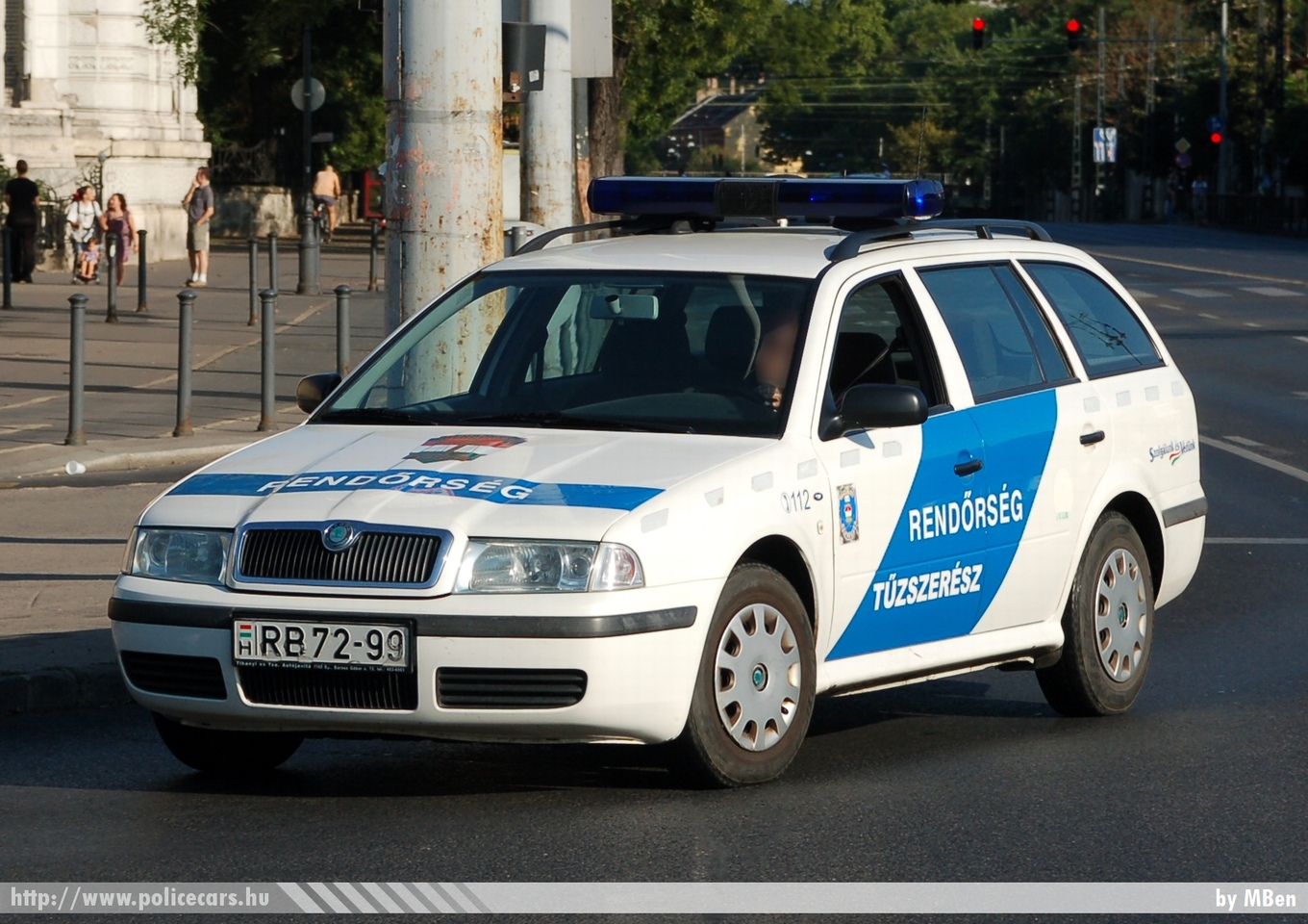 Skoda Octavia I, fotó: MBen
Keywords: rendőr rendőrautó rendőrség magyar Magyarország hungarian Hungary police policecar RB72-99