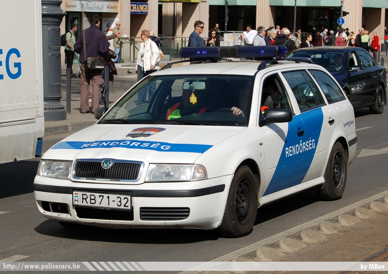 Skoda Octavia I, fotó: MBen
Keywords: rendőr rendőrautó rendőrség magyar Magyarország hungarian Hungary police policecar RB71-32