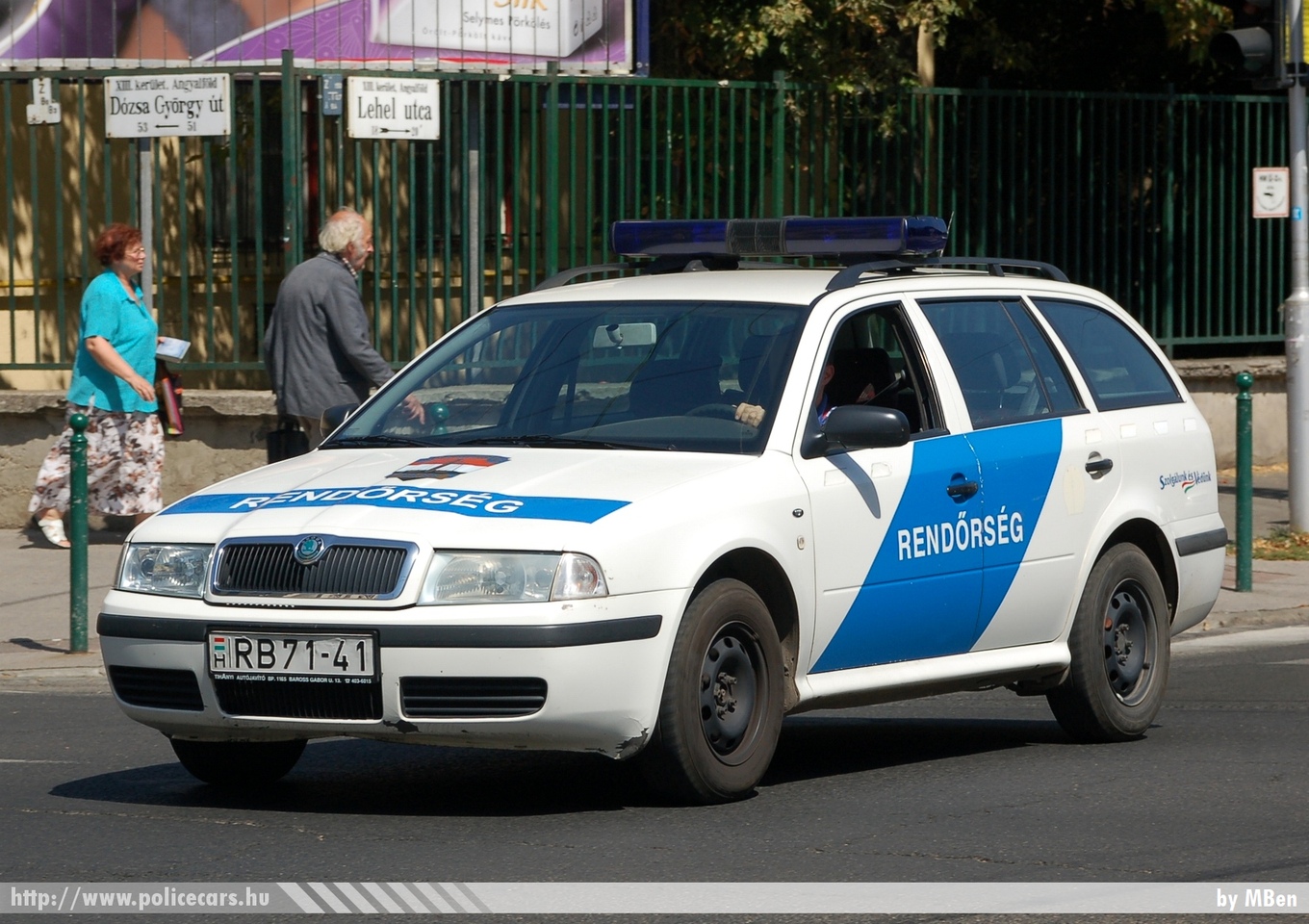 Skoda Octavia I, fotó: MBen
Keywords: rendőr rendőrautó rendőrség magyar Magyarország hungarian Hungary police policecar RB71-41