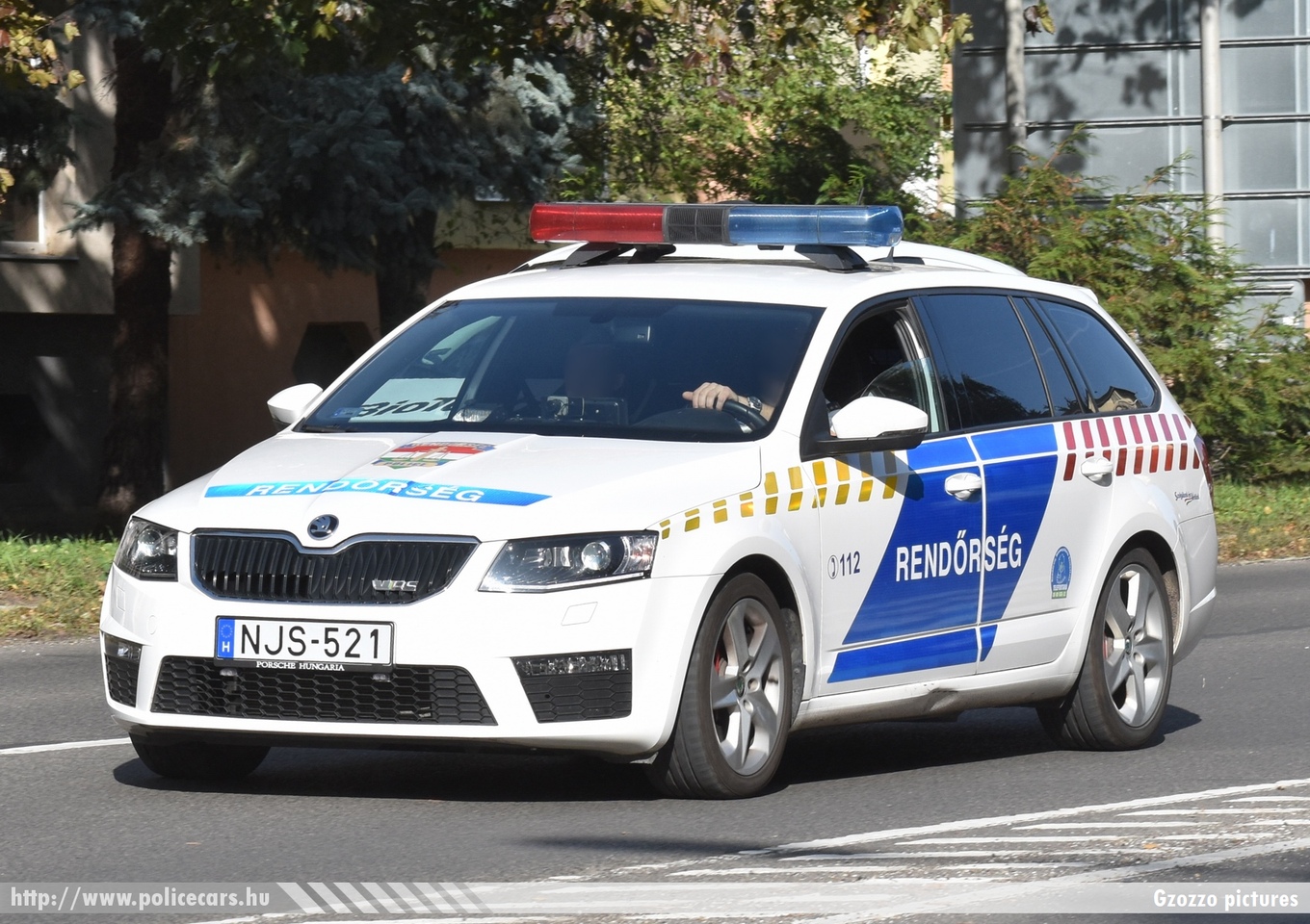 Skoda Octavia III Combi RS 2.0 TSI DSG, fotó: Gzozzo pictures
Keywords: rendőr rendőrautó rendőrség magyar Magyarország hungarian Hungary police policecar NJS-521