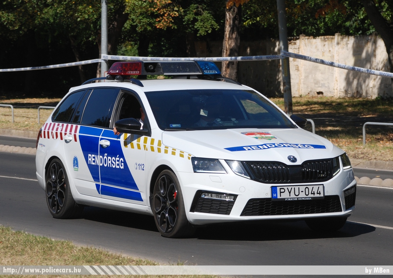 Skoda Octavia III RS Combi facelift, fotó: MBen
Keywords: rendőr rendőrautó rendőrség magyar Magyarország hungarian Hungary police policecar PYU-044