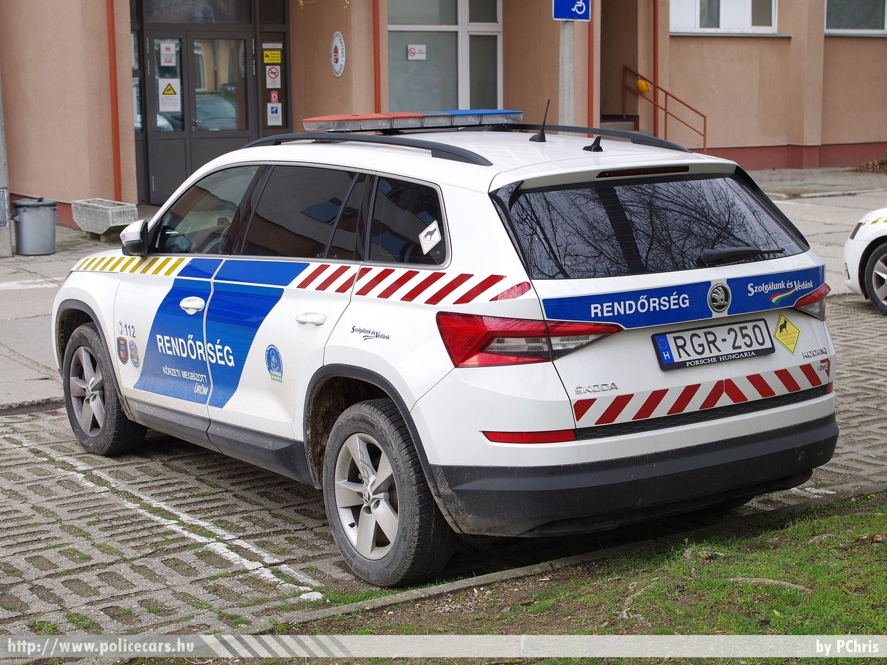Skoda Kodiaq 4x4, fotó: PChris
Keywords: rendőr rendőrautó rendőrség magyar Magyarország hungarian Hungary police policecar RGR-250