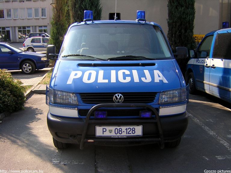 Volkswagen Transporter T4, fotó: Gzozzo pictures
Keywords: szlovén Szlovénia rendőrautó rendőrség rendőr police policecar Slovenia slovenian