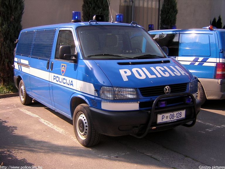 Volkswagen Transporter T4, fotó: Gzozzo pictures
Keywords: szlovén Szlovénia rendőrautó rendőrség rendőr police policecar Slovenia slovenian