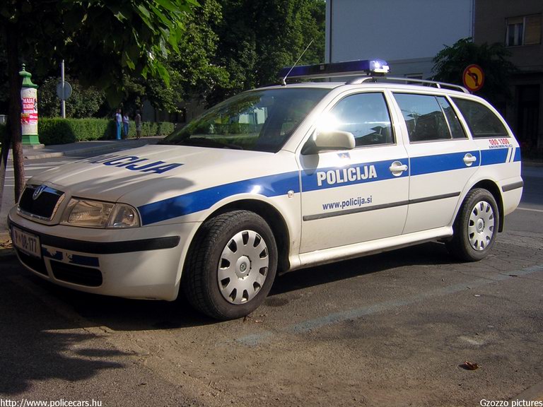 Skoda Octavia, fotó: Gzozzo pictures
Keywords: szlovén Szlovénia rendőrautó rendőrség rendőr police policecar Slovenia slovenian