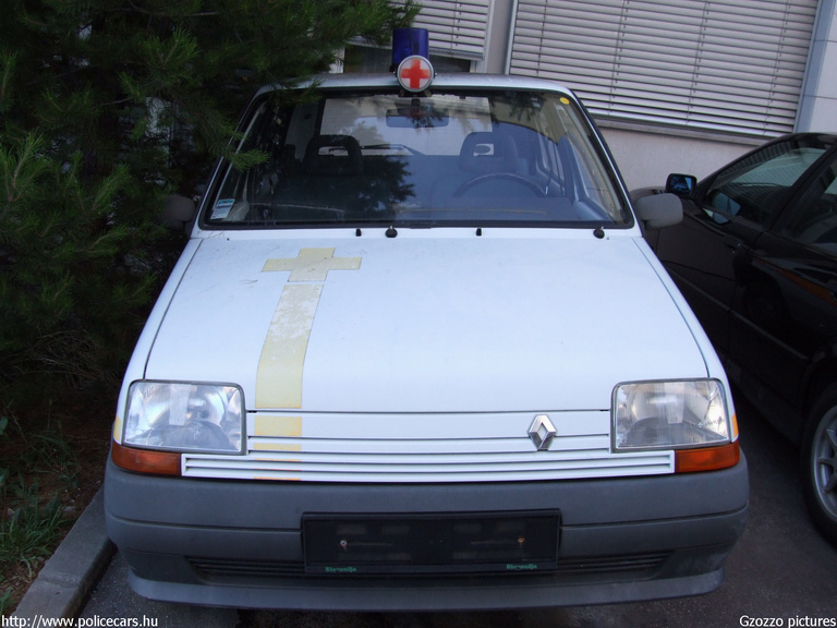 Renault R5, fotó: Gzozzo pictures
Keywords: szlovén Szlovénia mentőautó mentő slovenian Slovenia ambulance