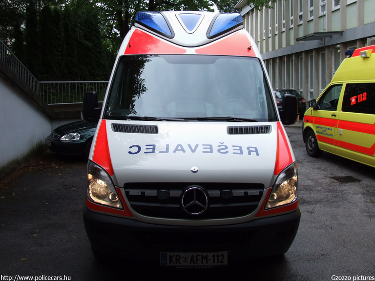 Mercedes Sprinter II, fotó: Gzozzo pictures
Keywords: szlovén Szlovénia mentőautó mentő slovenian Slovenia ambulance