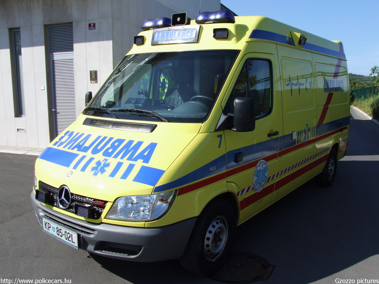 Mercedes Sprinter, fotó: Gzozzo pictures
Keywords: szlovén Szlovénia mentőautó mentő slovenian Slovenia ambulance