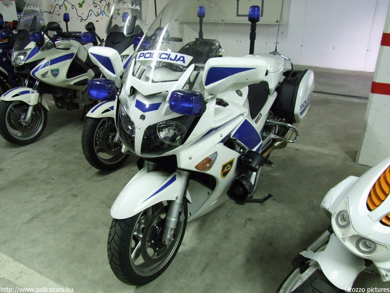 Yamaha FRJ1300, fotó: Gzozzo pictures
Keywords: szlovén Szlovénia rendőrautó rendőrség rendőr police policecar Slovenia slovenian
