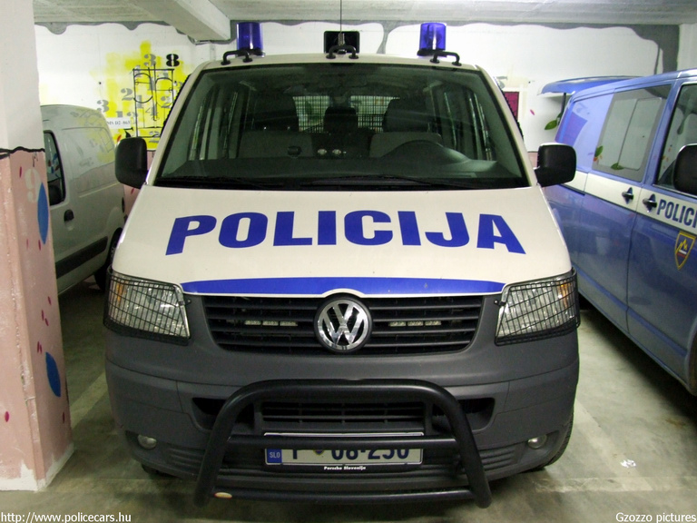 Volkswagen Transporter T5, fotó: Gzozzo pictures
Keywords: szlovén Szlovénia rendőrautó rendőrség rendőr police policecar Slovenia slovenian