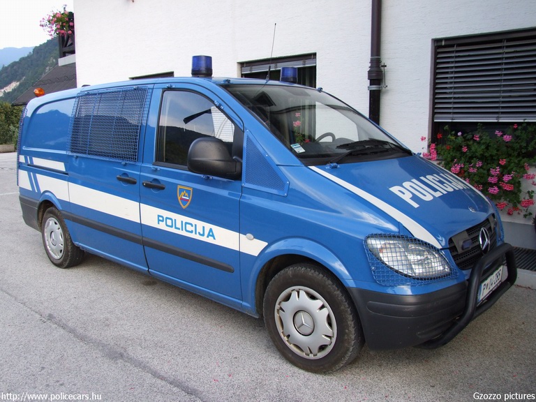 Mercedes Vito, fotó: Gzozzo pictures
Keywords: szlovén Szlovénia rendőrautó rendőrség rendőr police policecar Slovenia slovenian