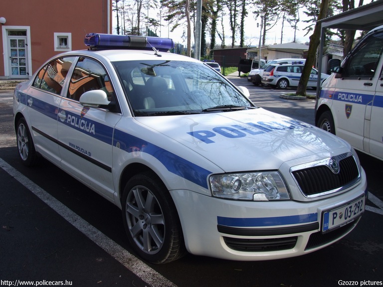 Skoda Superb, fotó: Gzozzo pictures
Keywords: szlovén Szlovénia rendőrautó rendőrség rendőr police policecar Slovenia slovenian