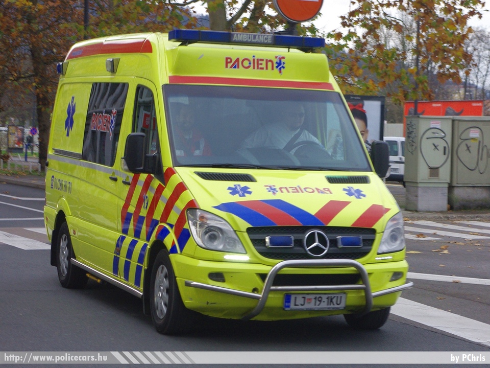 Mercedes-Benz Sprinter II, fotó: PChris
Keywords: szlovén Szlovénia mentő mentőautó Slovenia slovenian ambulance