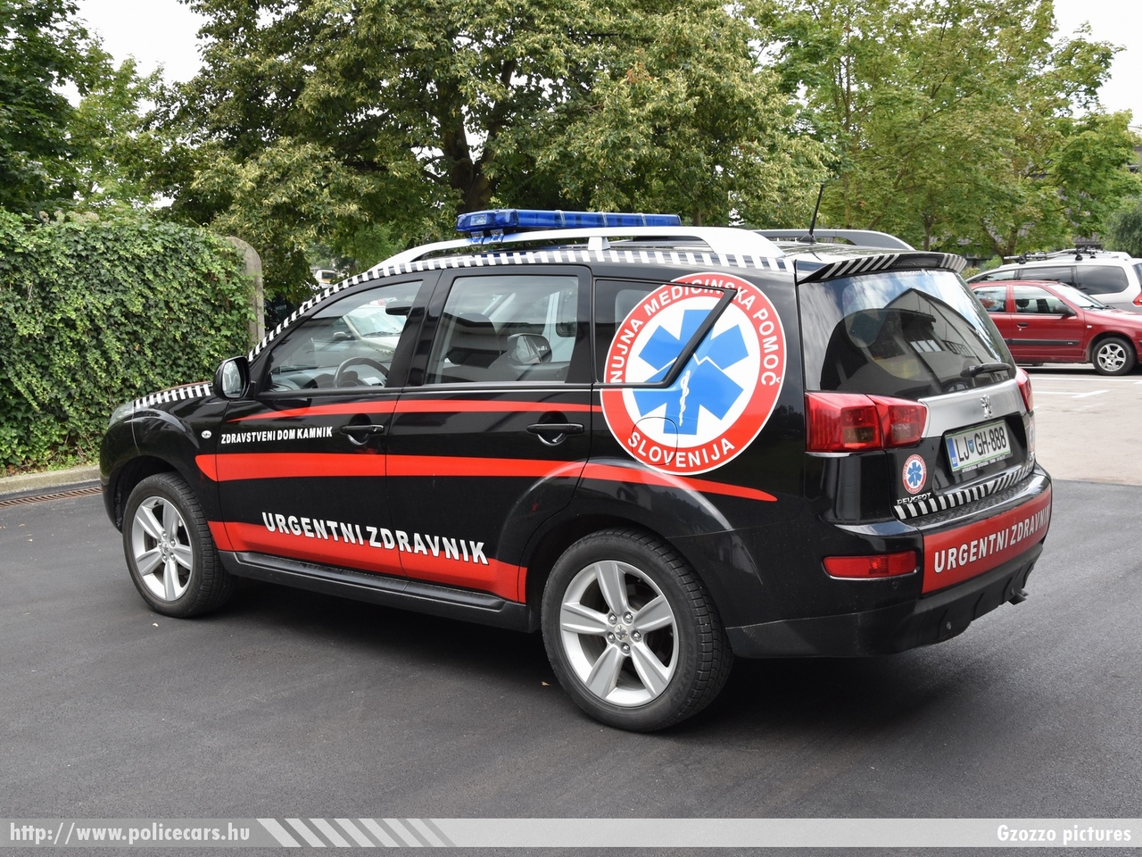 Peugeot 4007, Kamnik, fotó: Gzozzo pictures
Keywords: szlovén Szlovénia mentő mentőautó Slovenia slovenian ambulance