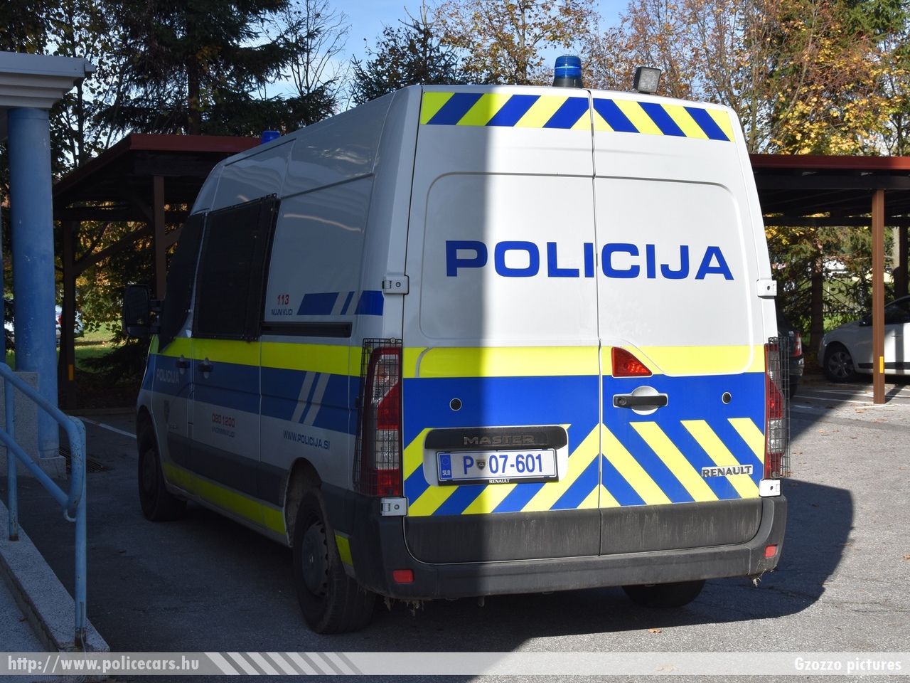 Renault Master, fotó: Gzozzo pictures
Keywords: szlovén Szlovénia rendőr rendőrautó rendőrség police policecar Slovenia slovenian