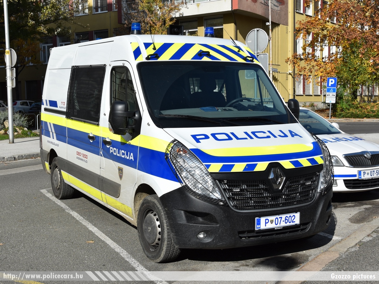 Renault Master, fotó: Gzozzo pictures
Keywords: szlovén Szlovénia rendőr rendőrautó rendőrség police policecar Slovenia slovenian