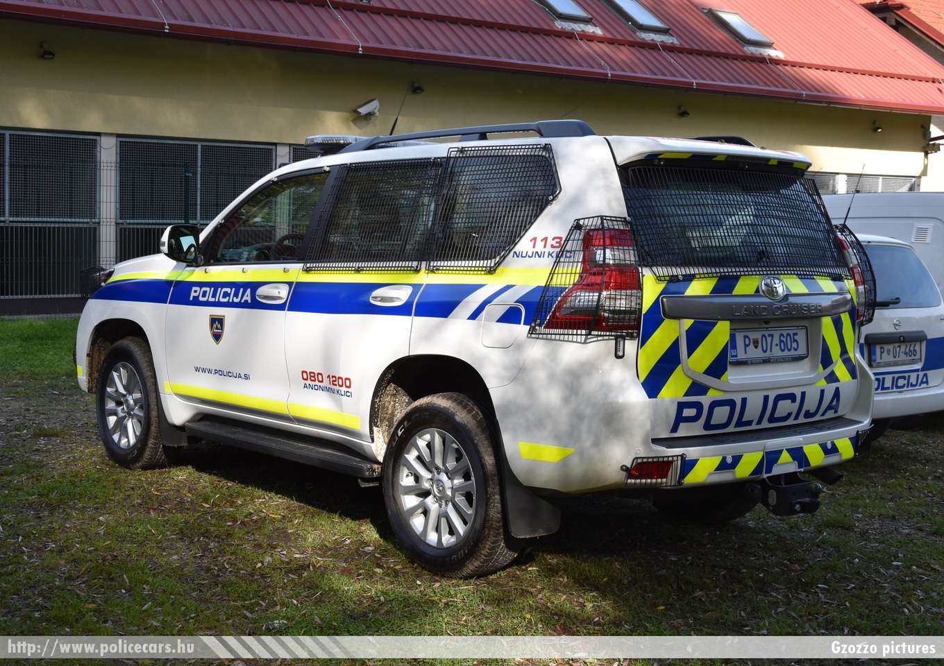 Toyota Land Cruiser, fotó: Gzozzo pictures
Keywords: szlovén Szlovénia rendőr rendőrautó rendőrség police policecar Slovenia slovenian