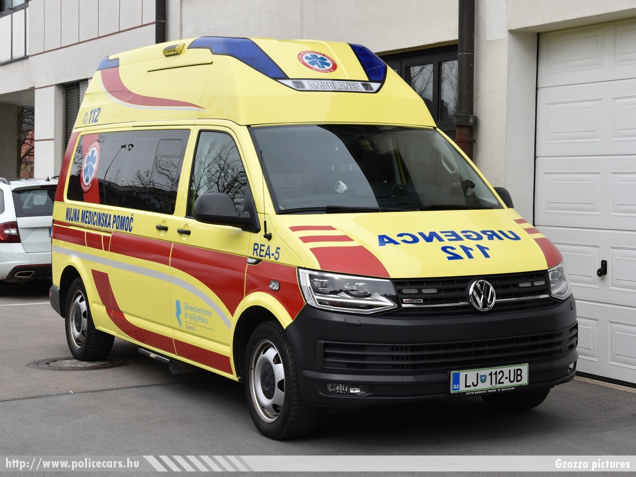 Volkswagen Transporter T6, Kamnik, fotó: Gzozzo pictures
Keywords: szlovén Szlovénia mentő mentőautó Slovenia slovenian ambulance