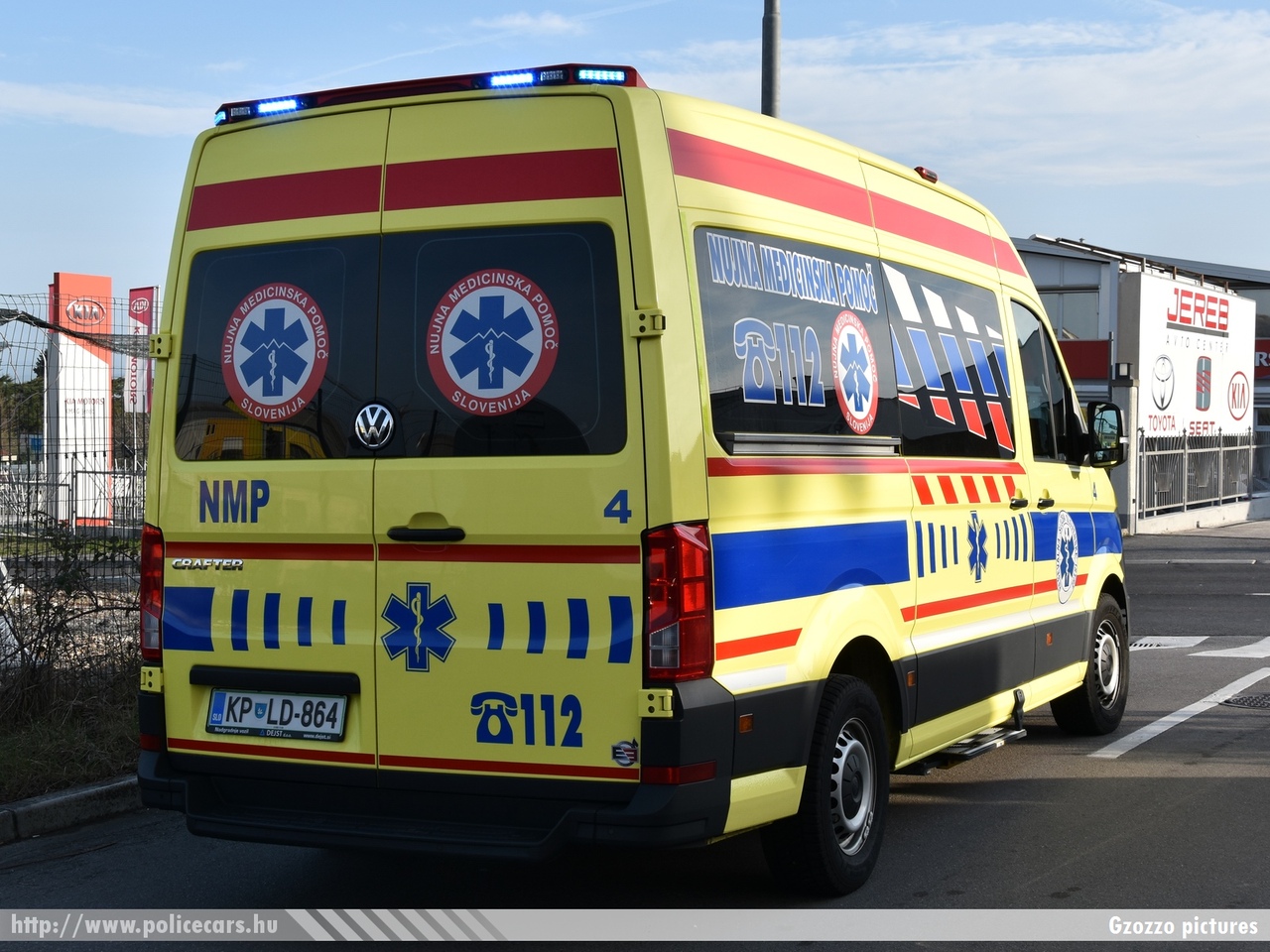 Volkswagen Crafter, Izola, fotó: Gzozzo pictures
Keywords: szlovén Szlovénia mentő mentőautó Slovenia slovenian ambulance
