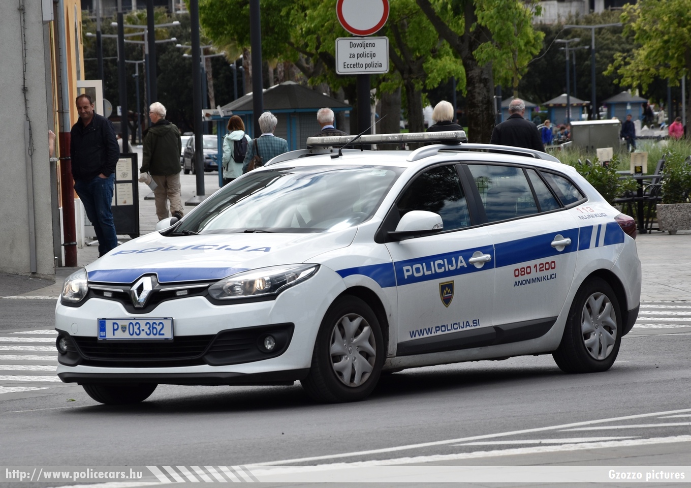 Renault Megane Grandtour, fotó: Gzozzo pictures
Keywords: szlovén Szlovénia rendőr rendőrautó rendőrség police policecar Slovenia slovenian