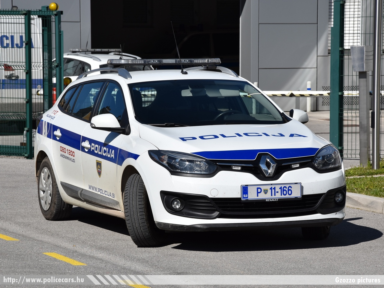 Renault Megane Grandtour, fotó: Gzozzo pictures
Keywords: szlovén Szlovénia rendőr rendőrautó rendőrség police policecar Slovenia slovenian