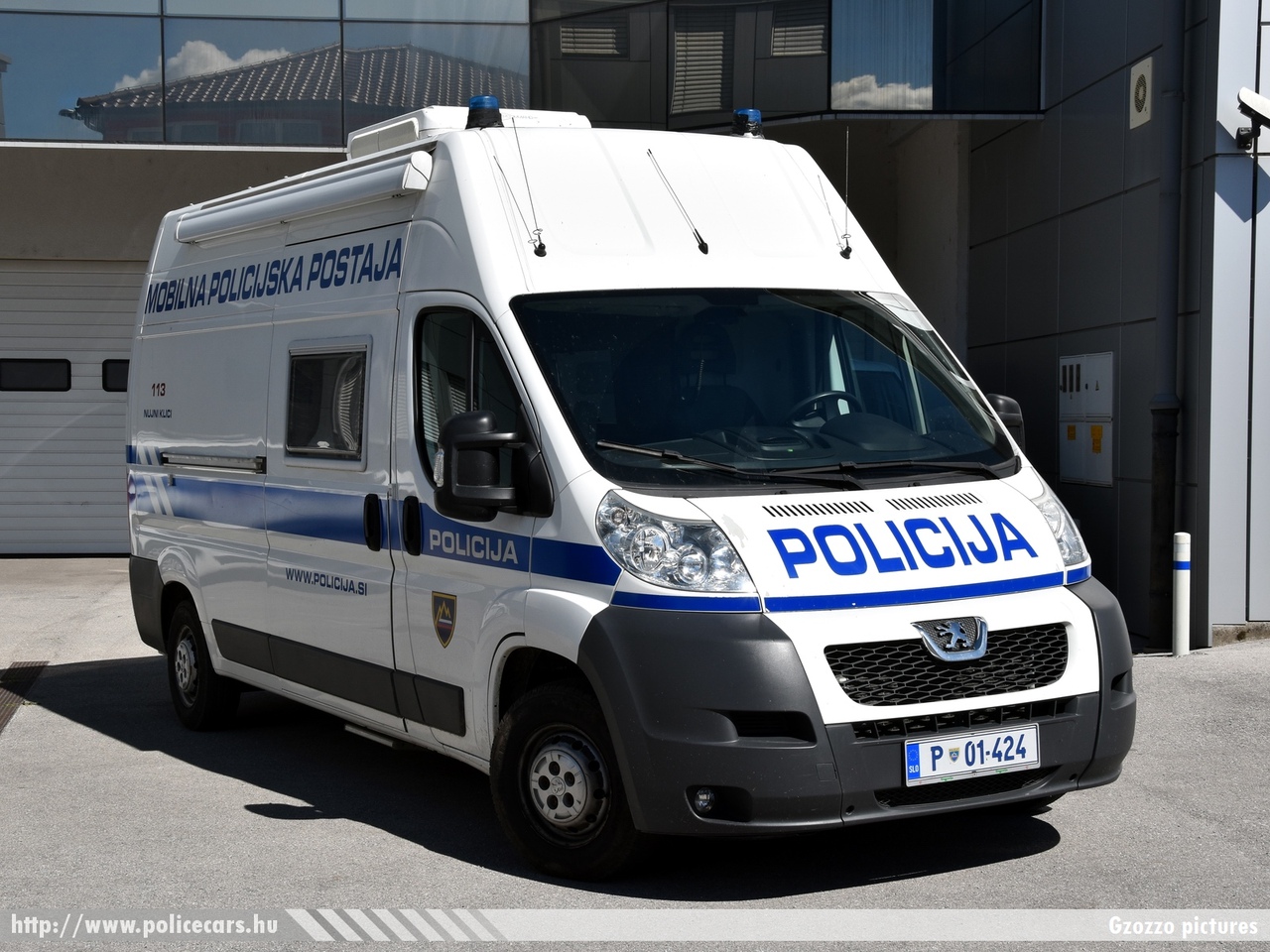 Peugeot Boxer, fotó: Gzozzo pictures
Keywords: szlovén Szlovénia rendőr rendőrautó rendőrség police policecar Slovenia slovenian