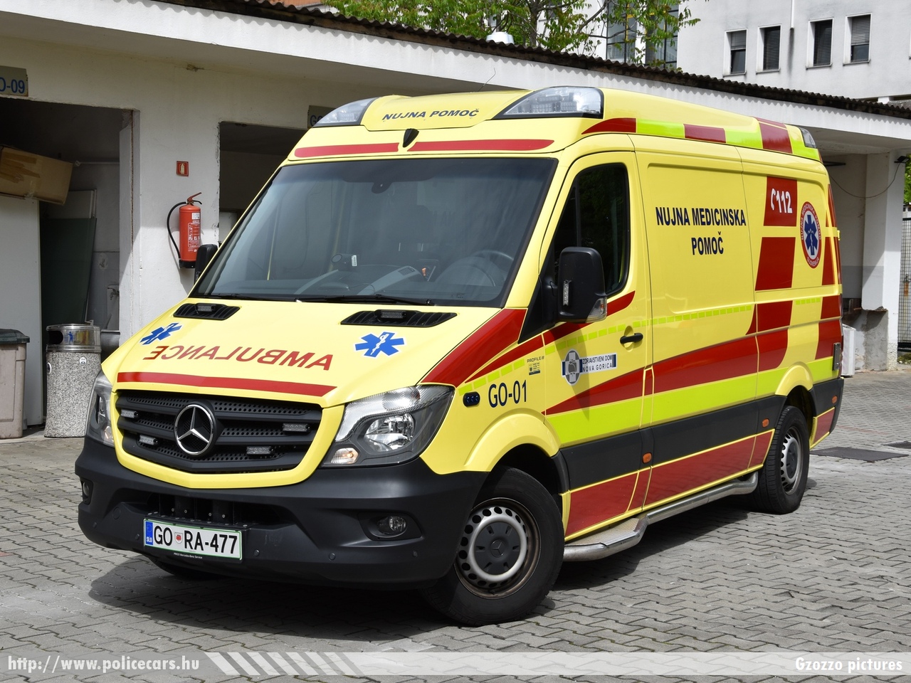Mercedes Sprinter II facelift, Nova Gorica, fotó: Gzozzo pictures
Keywords: szlovén Szlovénia mentő mentőautó Slovenia slovenian ambulance