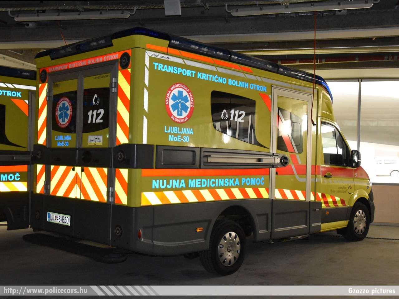 Volkswagen Crafter, Ljubljana, fotó: Gzozzo pictures
Keywords: szlovén Szlovénia mentő mentőautó Slovenia slovenian ambulance